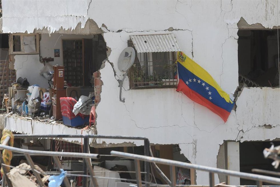 Imagen de archivo de un edifcio gravemente dañado por los terremotos en La Guaira, norte de Venezuela. 