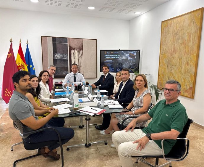 Imagen de la reunión celebrada por el Comité de Emergencias y Acción Humanitaria de la Comunidad, presidido por el consejero de Presidencia, Juventud, Acción Exterior y Emergencias, Marcos Ortuño