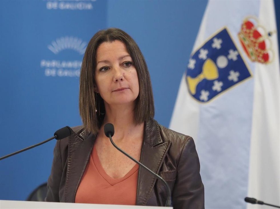 La viceportavoz parlamentaria del PSdeG, Lara Méndez, en rueda de prensa en el Parlamento.