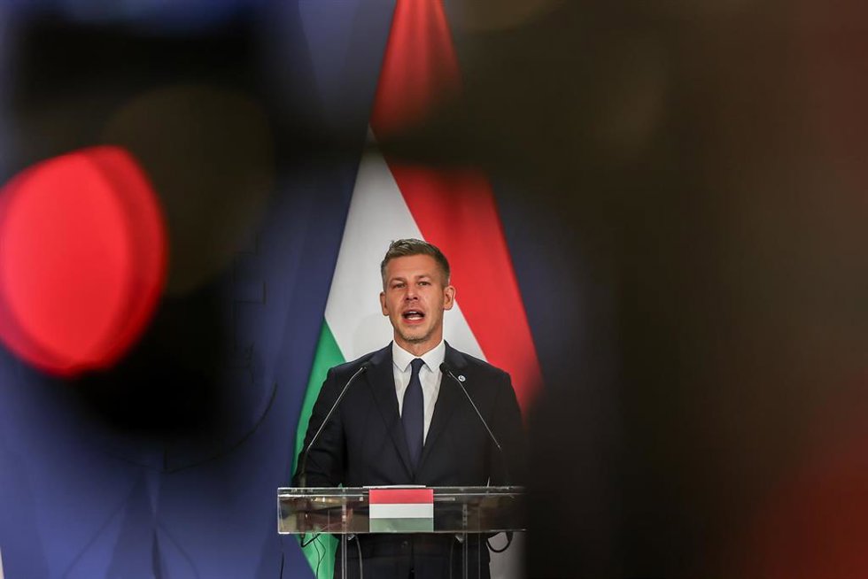 El primer ministro de Hungría, Peter Magyar, en rueda de prensa en Budapest.