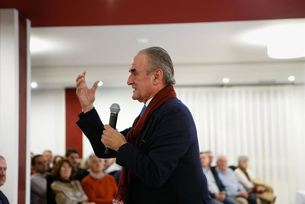 Archivo - El abogado, empresario, político y expresidente de Banesto, Mario Conde, durante la apertura de la décima edición de los Foros Debate, que organizan el Grupo Voar y la Fundación Sargadelos, en el Hotel Voar de Ribadeo, a 10 de enero de 2025, en 