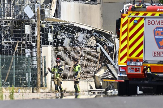Un incendio afecta a una nave ubicada en un poligono industrial de Cehegin