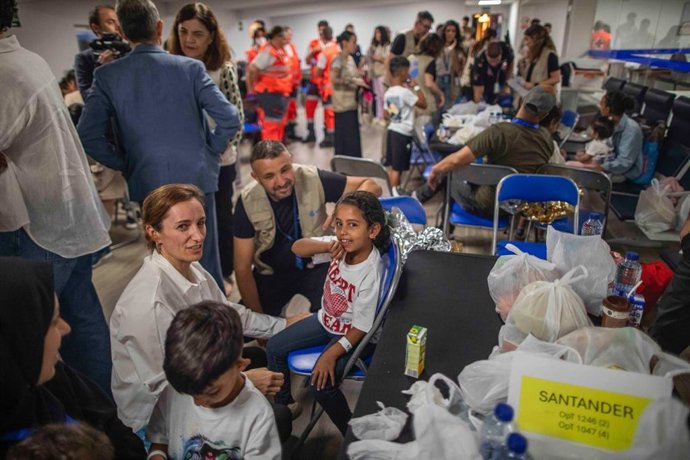 Arriben a Espanya 20 menors evacuats des de Gaza per a rebre atenció sanitària