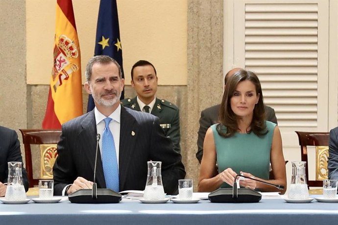 Archivo - El Rey don Felipe VI y la reina doña Letizia asisten a la reunión de carácter anual con los miembros de los patronatos de la Fundación Princesa de Asturias.