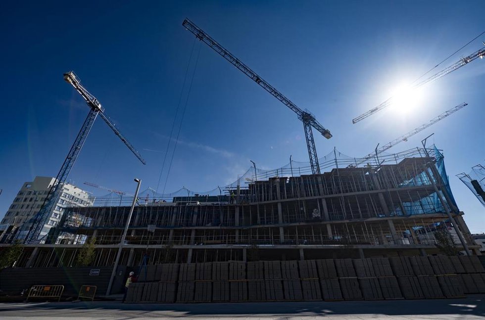 Archivo - Edificios en construcción en la capital, a 27 de octubre de 2021, en Madrid, (España).