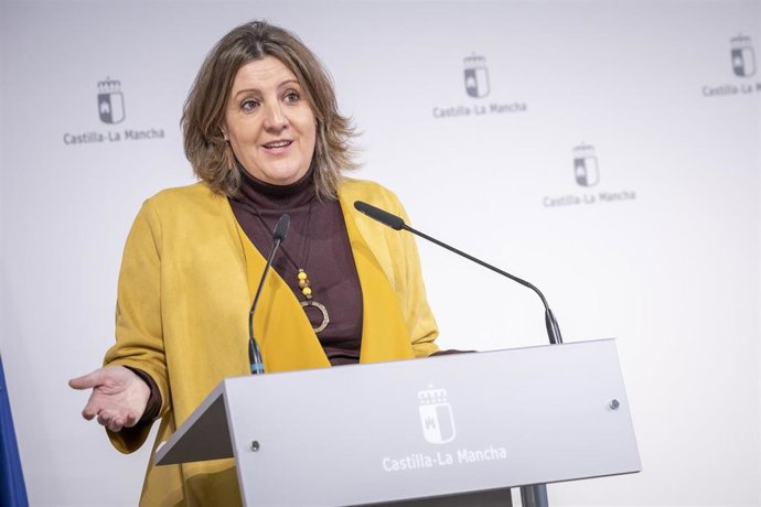 Archivo - La consejera de Economía, Empresas y Empleo, Patricia Franco, y la consejera Portavoz del Gobierno regional, Esther Padilla, comparecen en rueda de prensa, en el Palacio de Fuensalida, para dar cuenta de los asuntos tratados en el Consejo de Gob