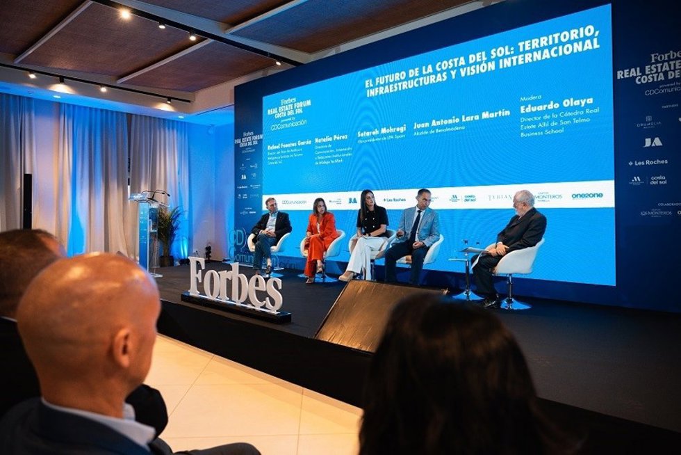 La diputada provincial de Empleo y Formación, Carmen Márquez, en un foro organizado por Forbes España y CDComunicación