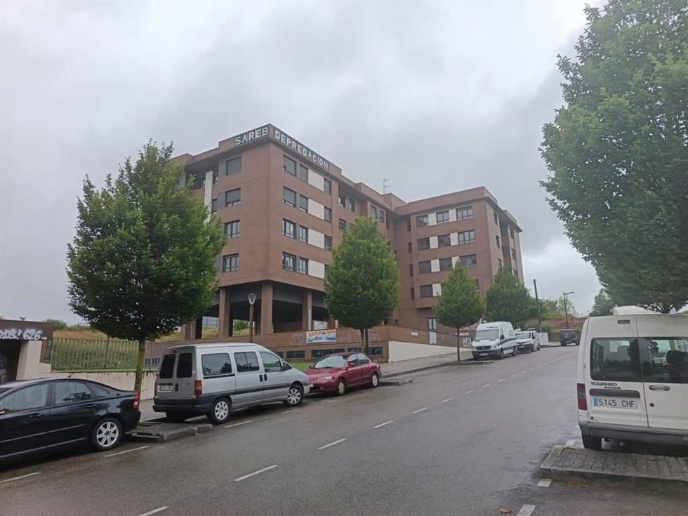 Edificio propiedad de la Sareb, situado en el número 3 de la calle Río Piloña, en Gijón.