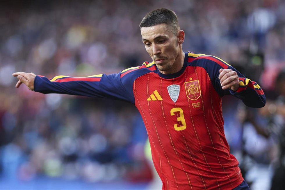 Alejandro Grimaldo en un partido con la selección española