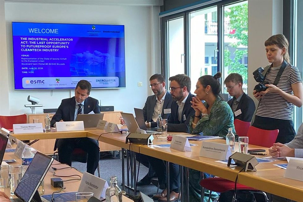 El consejero de Industria y Transición Ecológica y Digital Empresarial del Gobierno de Navarra, Mikel Irujo, en un momento de la reunión mantenida en Bruselas.