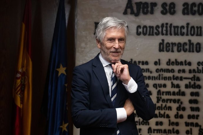 O ministro do Interior, Fernando Grande-Marlaska, durante a sessão de prestação de contas perante a Comissão de Inquérito sobre contratos, licenças, concessões, auxílios e outras operações do Governo e do setor público