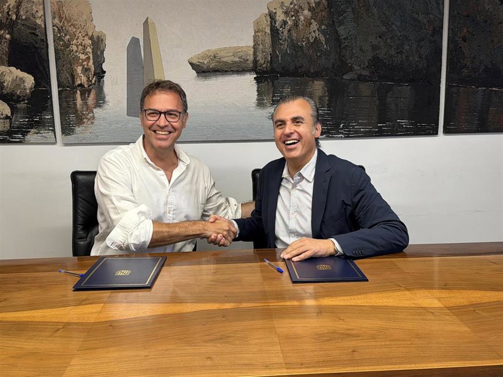 El Govern y el Ayuntamiento de Manacor firman un convenio para poner en marcha las enseñanzas integradas de música.