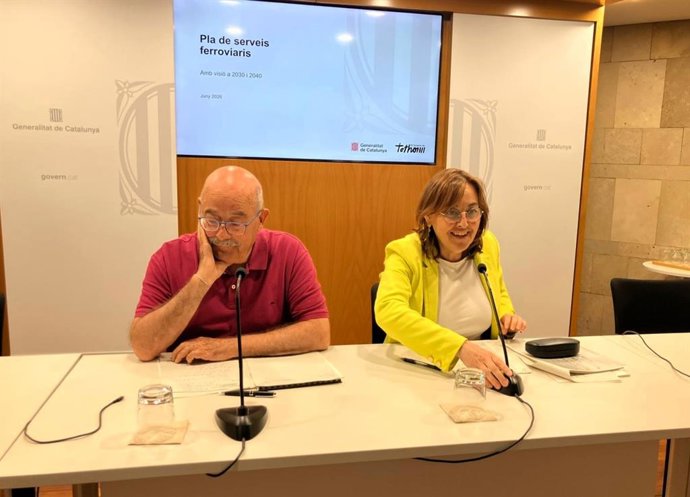 El secretario de Movilidad e Infraestructuras de la Generalitat, Manel Nadal, y la consellera de Territorio, Vivienda y Transición Ecológica, Sílvia Paneque