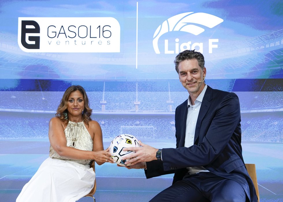 Pau Gasol y Beatriz Álvarez tras la presentación del acuerdo entre Liga F y Gasol16 Ventures