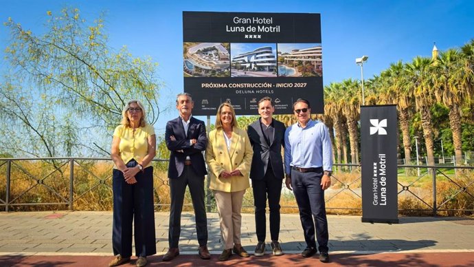 El Gran Hotel Luna de Motril iniciará us construcción en 2027. Este establecimiento de cuatro estrellas y 150 habitaciones contará con un auditorio propio y espacios pensados para el uso y disfrute de la población residente en la ciudad costera.