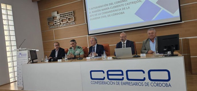 Reunión de la Junta Directiva de CECO, en la que ha intervenido el coronel jefe de la Comandancia de la Guardia Civil en Córdoba.