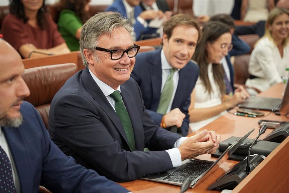 El portavoz del grupo parlamentario Vox en Andalucía, Manuel Gavira, durante el debate de investidura de Juanma Moreno en el parlamento andaluz.