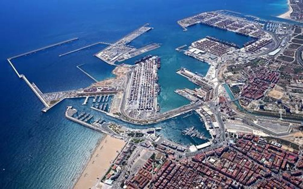 Archivo - Imagen aérea del Puerto de València