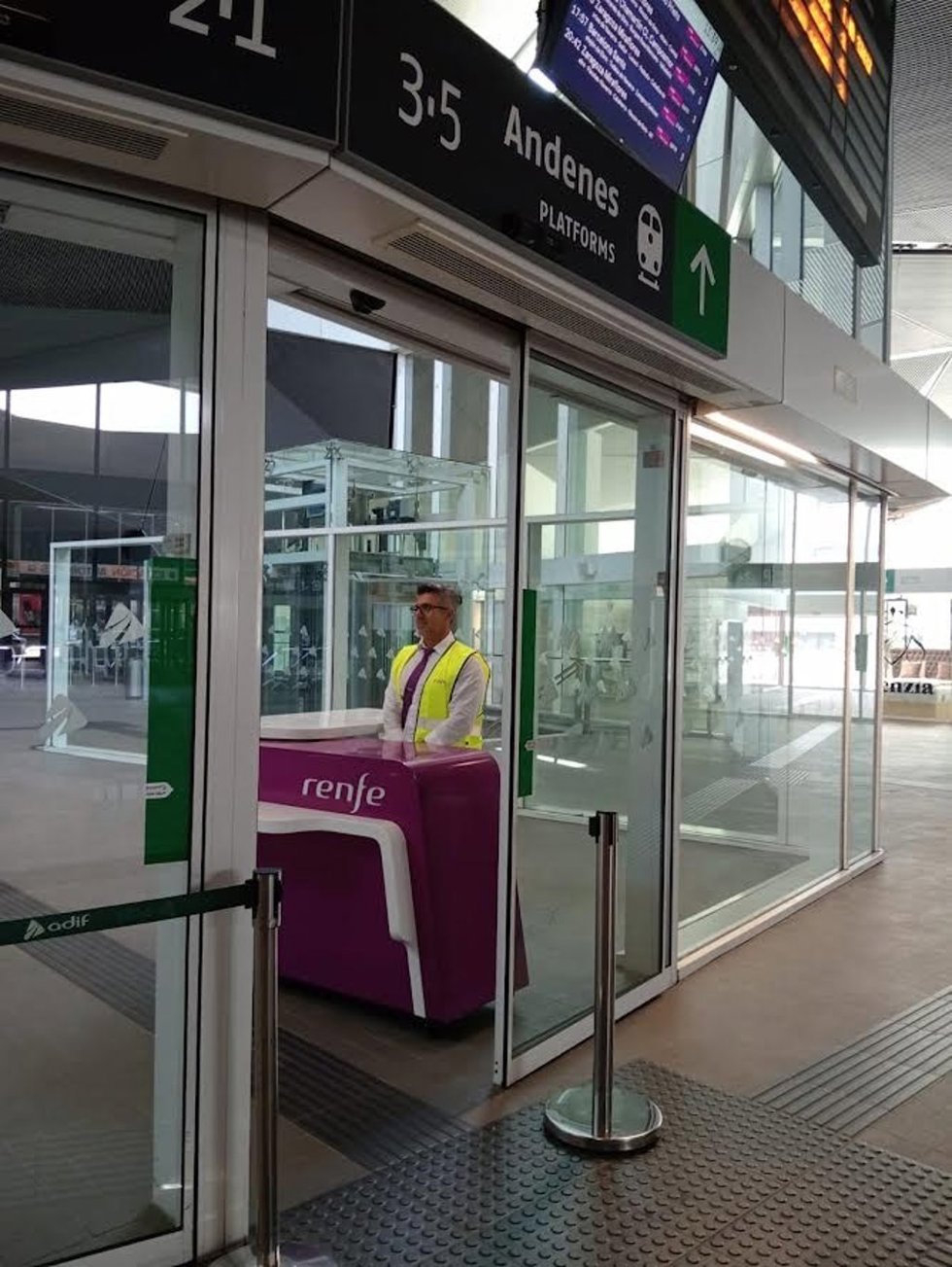 Renfe mejora el embarque y la atención a los viajeros de larga distancia en la estación de Logroño