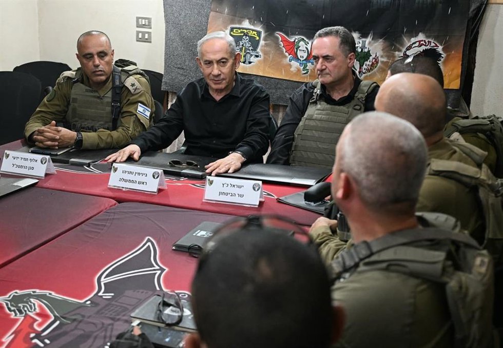 En el centro de la imagen, el primer minsistro de Israel, Benjamin Netanyahu