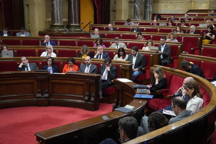 Diputats durant una sessió plenària, en el Parlament de Catalunya, a 4 de juny de 2026