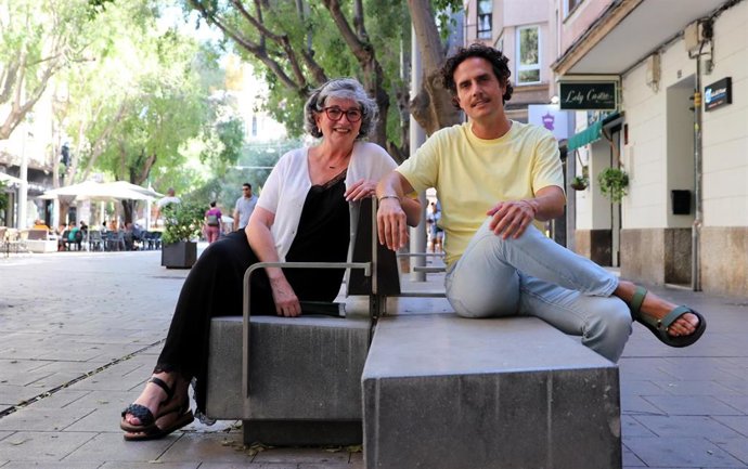 La portavoz de Adelante Andalucía, Pilar González, y el candidato a la alcaldía de Palma, David Pujol, antes del acto celebrado este martes.