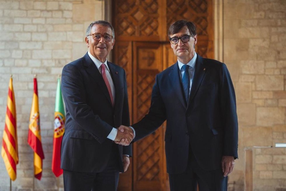 El presidente de la Generalitat de Catalunya, Salvador Illa, junto al presidente de Portugal, António José Seguro, este martes en Barcelona.