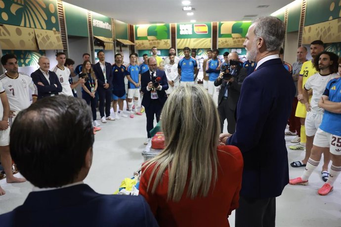 La ministra de Educación, Milagros Tolón, estuvo con la Selección en México junto a Felipe VI.