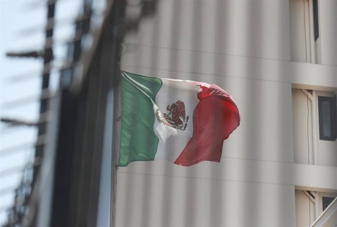 Archivo - Bandera de México