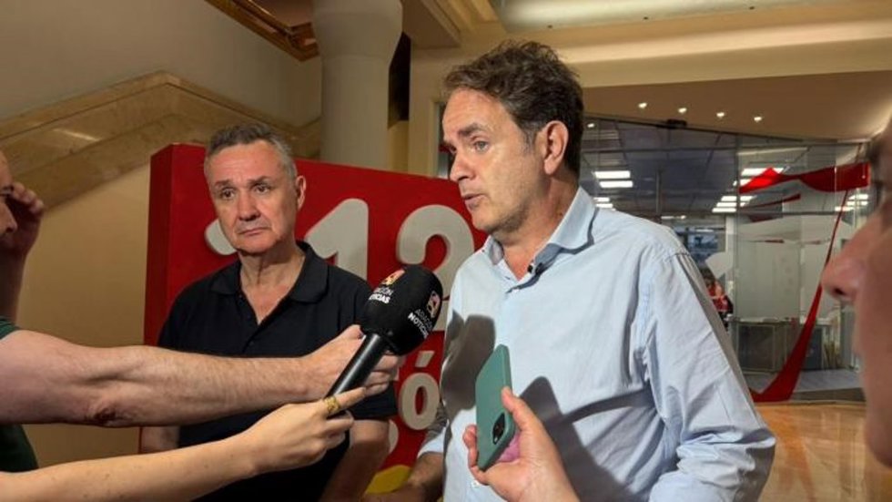 Los consejeros Bermúdez de Castro y Biendicho tras la reunión del CECOPI.
