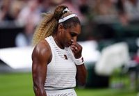 Serena Williams cae en su regreso a Wimbledon