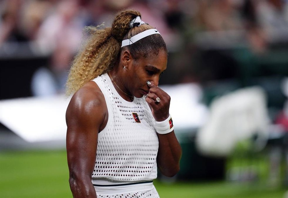 La tenista estadounidense Serena Willians durante su partido ante Maya Joint en Wimbledon.