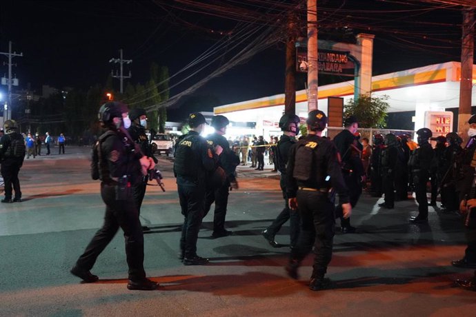 Archivo - Fuerzas de seguridad filipinas desplegadas en ciudad Quezon, cerca de Manila