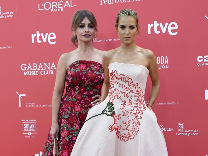 De Ana Fernández a Mónica Cruz: los 'looks' más impresionantes de los Premios de la Academia de la Moda Española 2026