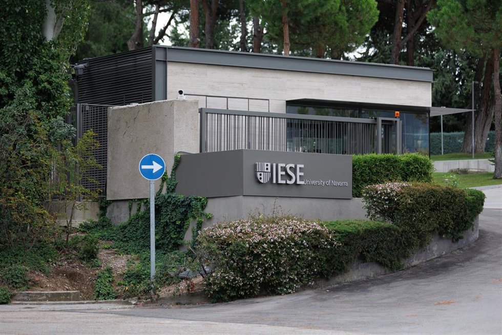Archivo - Fachada de la escuela del IESE Business School, a 21 de septiembre de 2023, en Madrid (España). 
