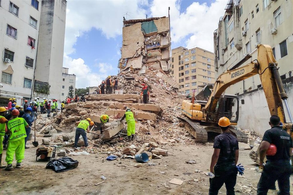 VENEZUELA, CARACAS - JUNE 29, 2026: First responders clear debris after the June 24 earthquakes,Image: 1113532610, License: Rights-managed, Restrictions: * Switzerland And Russia Rights Out *, Model Release: no  , Credit line: Iris Estrada / Zuma Press / 