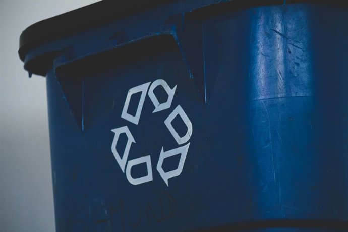 No siempre significa que sea reciclable: qué significan los triángulos en los envases de plástico