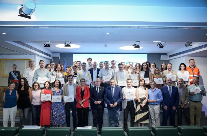 El consejero de Sanidad en funciones, Antonio Sanz, en el acto de entrega de la distinción de zona cardioasegurada a 120 farmacias andaluzas.