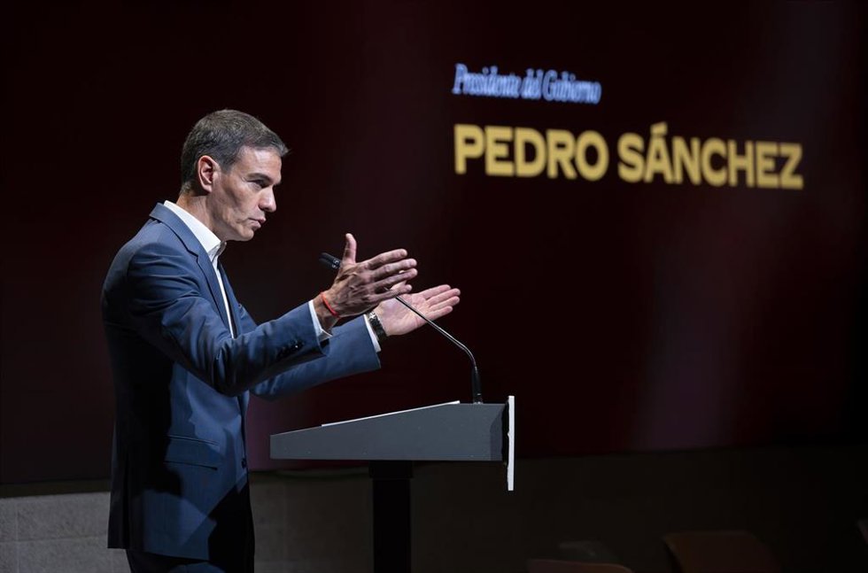 El presidente del Gobierno, Pedro Sánchez, durante la presentación del Plan de Integración y Ciudadanía y de la campaña institucional ‘¿De dónde vienen? Vienen de hacer país’, en el Colegio Oficial de Arquitectos de Madrid (COAM), a 30 de junio de 2026, e