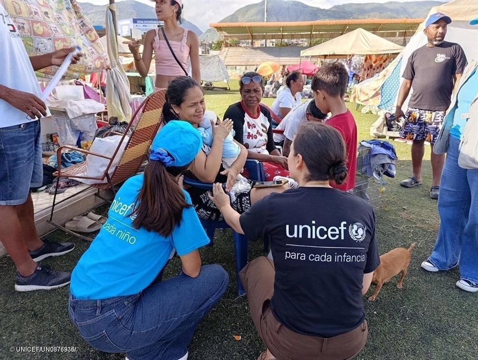 Fundación Unicaja respalda la labor de Unicef España y Bomberos Unidos Sin Fronteras con los afectados por el terremoto en Venezuela.