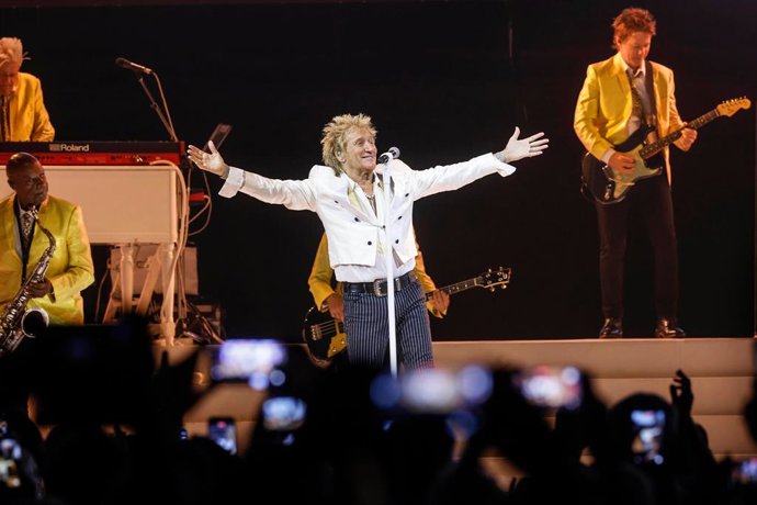 Rod Stewart brilla davant de 12.000 persones en Roig Arena