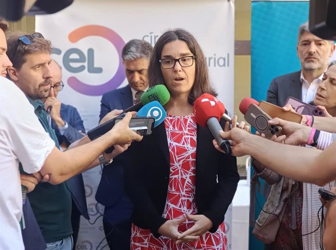La directora general de Negocio Nacional del ICO, Esther Montes, participa en la jornada 'Nuevas vías de financiación para pymes: ICO e Iberaval, claves para crecer', en León capital.