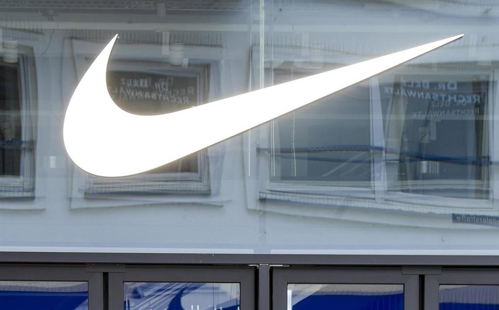 Archivo - FILED - 01 April 2020, Hamburg: The American athletic footwear Nike's logo seen above the entrance to the department store in down town Hamburg. Photo: Axel Heimken/dpa