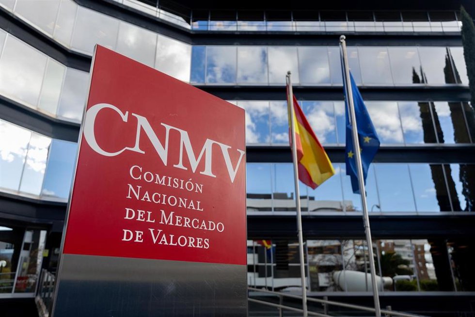 Archivo - Exterior de la sede de la Comisión Nacional del Mercado de Valores (CNMV).