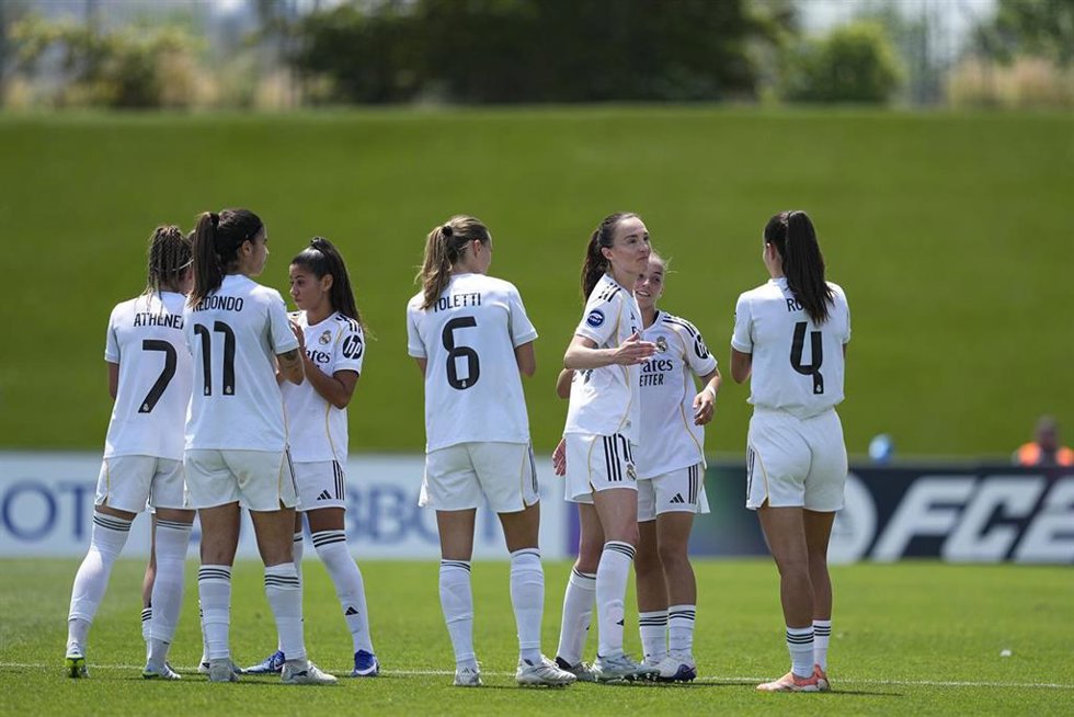 Jugadoras del Real Madrid, ante el Granada CF en la Liga F Moeve 2025-26.