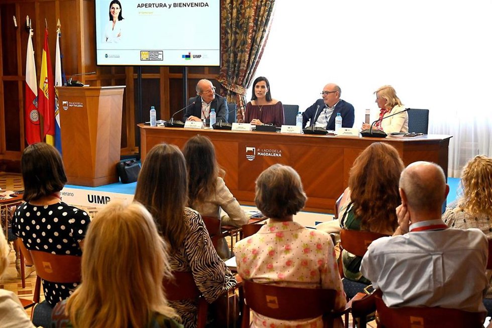 La alcaldesa reivindica en la UIMP a Santander como ciudad del conocimiento y el debate sobre los grandes retos de la UE
