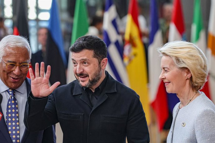 June 18, 2026, Brussels, Belgium, European Union: VOLODYMYR ZELENSKYY, President of Ukraine waves goodbye to press as he walks with URSULA VON DER LEYEN, President of the European Commission (R) and ANTONIO COSTA, President of the European Council (L) wal