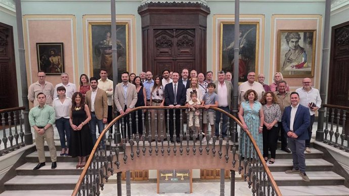 Corporación con familia y seres queridos de Dámaso.