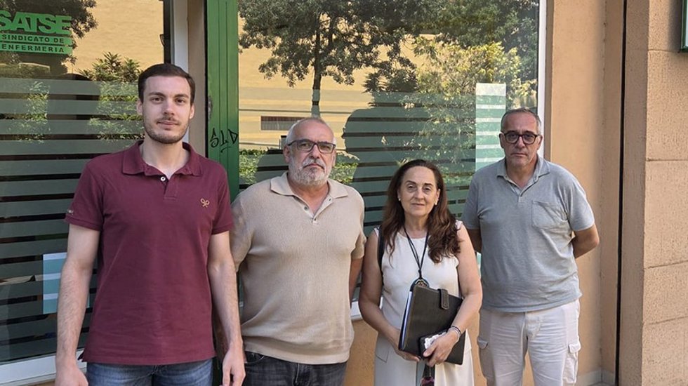 El vocal de Asaenpe, Juan Carlos Muñoz; el secretario General de Satse en Andalucía, Juan José Sánchez; la presidenta de Asaenpe, Concepción Vellido  y el Secretario Provincial de Satse en Granada, José Manuel Morales.