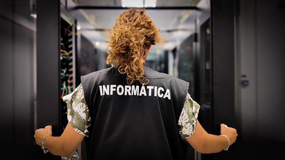 Foto de una responsable informática del hospital Virgen Macarena. Imagen de archivo.